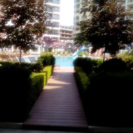 In Admiral Plaza סאני ביץ'
