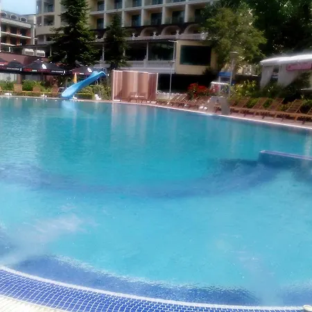 In Admiral Plaza סאני ביץ'