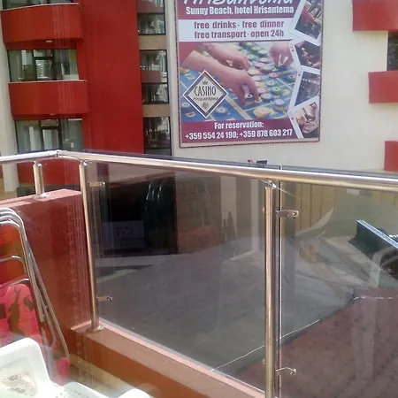 In Admiral Plaza דירה *